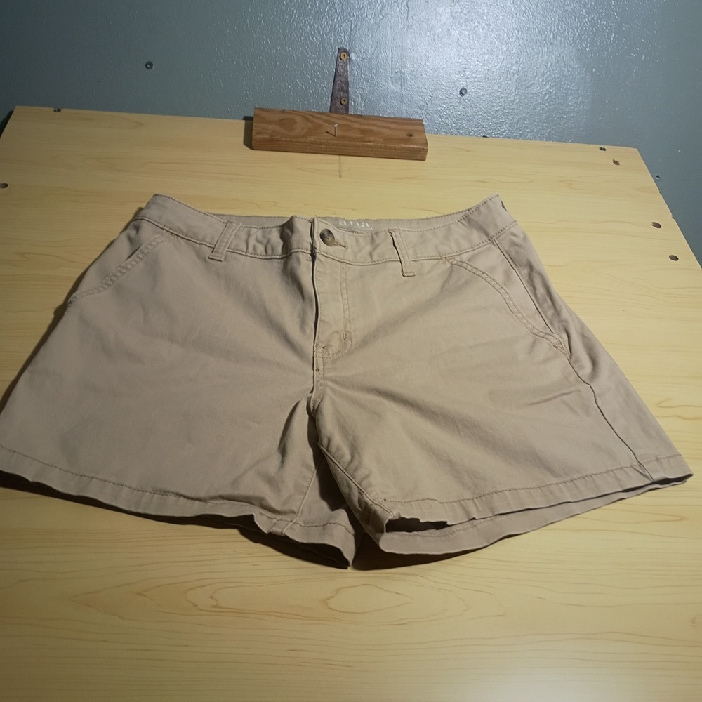 a.n.a Midi Shorts Women Size 8 Khaki Tan 5" Inseam Mid-Rise Chino Casual